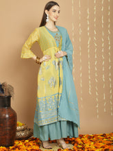 Costume Salwar brodé en soie moutarde avec dupatta inférieur